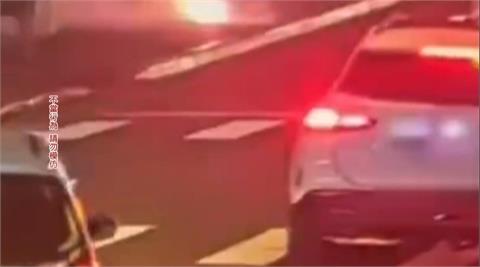 醉男警局前放鞭炮！　男子被逮喊「我高興啊」