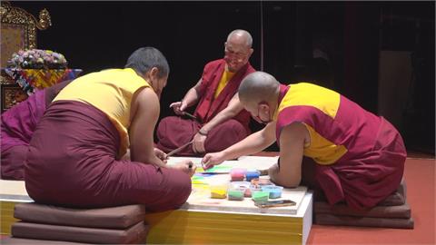 西藏文藝節邁入第7屆　直播喇嘛繪製沙壇城