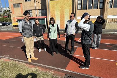 快新聞／苗栗頭屋國中跑道破損　沈發惠、徐筱菁現場會勘盼改善