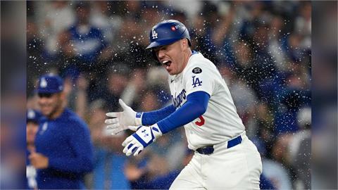 MLB(影)／為世界大賽而生的男人！「自由人」連兩年都擊出再見轟成為史上第一人