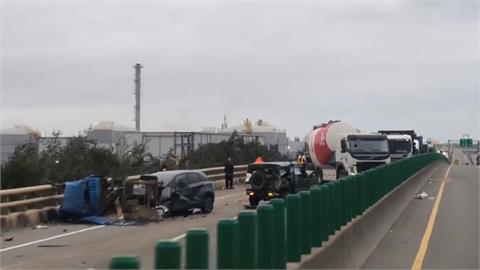 快新聞／台61線桃園觀音段重大車禍！4車撞擊2死　現場畫面曝