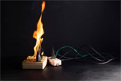 小心電器火災找上門 國泰產險提醒：用電3大NG習慣要注意！