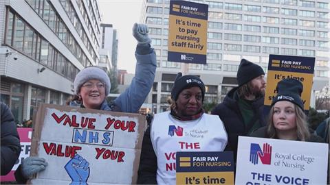 首度大罷工要求調薪「通膨+5%」　英國十萬名護士走上街頭