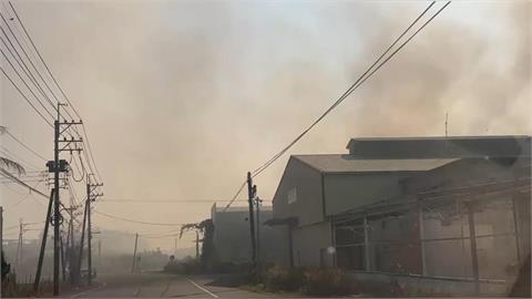 快新聞／慎入！屏東林邊置料廠失火　黑煙狂竄駭人景象曝