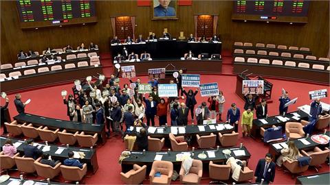 國民黨連發9圖嗆綠委擋預算！FB反遭2千網灌爆批：你不審造什麼謠