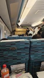 快新聞／忽見龐然大物擋車廂出入口！　高鐵： 要求旅客移開、不得妨礙通道