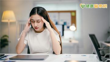 長期疲倦不是小事!醫:「休息後仍未恢復」要注意 可能與這些疾病有關