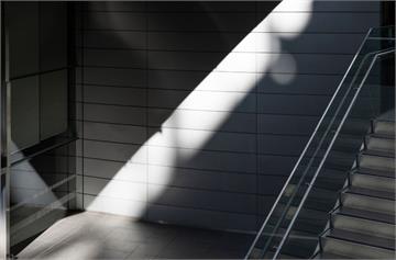 樓梯間活春宮瘋傳！男女「激戰三晚」全被拍　住戶大崩潰