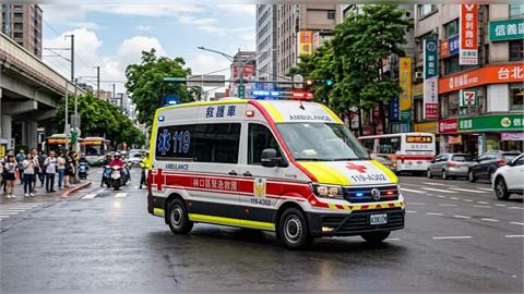 57歲男進倉庫遭「電動門夾頸」受困1.5hrs！動彈不得「活活被夾到窒息亡」
