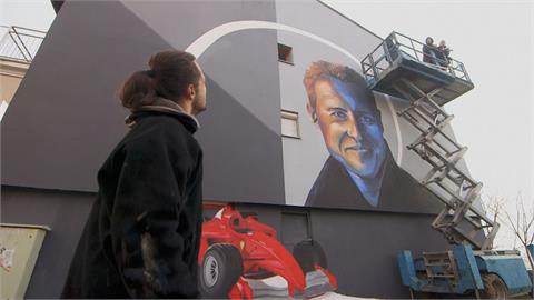 F1車神舒馬克53歲生日　藝術家繪巨型壁畫