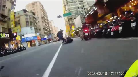 通緝男假意配合又催油門逃　警抄近路撞倒壓制