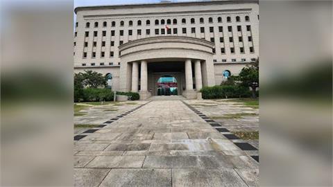 新竹女小草慘了！散播京華城案法官個資、嗆聲以命償命　下場曝光