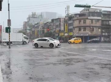 快新聞／雷電交加、雨彈狂炸　北市內湖多處達淹水一級警戒