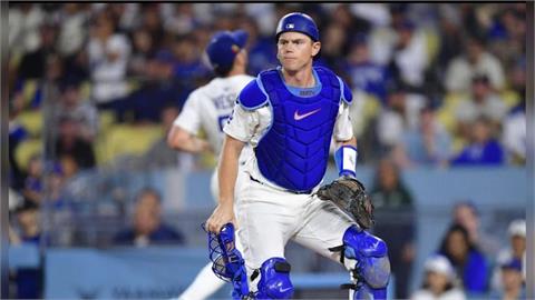 MLB／道奇「鐵」捕史密斯兩場連蹲27局！網友大讚「硬漢真男人」：腿都蹲麻了吧！