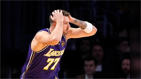 NBA(影)／湖人少主「東77」無碰撞倒地將照MRI！詹皇、雷霆新星發聲了