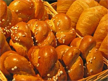 小孩買麵包只差1元「店員竟當面丟掉」！日本媽發文控掀2派論戰