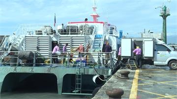 綠島沿岸掀長浪 客輪午後停駛三天