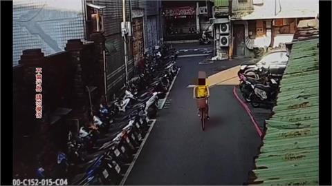 不滿家人違規被拍攝！　七旬老翁騎走對方腳踏車