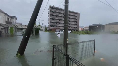 日本九州3倍雨量狂灌　大水淹掉房屋半層樓、急撤128萬人　驚悚畫面曝