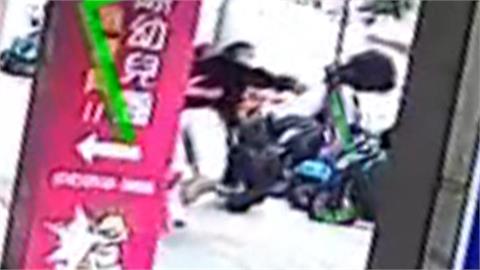 掉漆！警拿「300萬現金」誘捕車手　當街被劫走