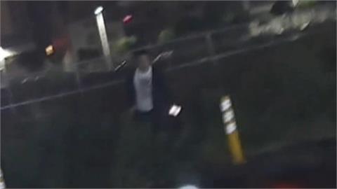 躲貓貓？台中男心虛「躲草叢」　被警抓出查身分竟是通緝犯