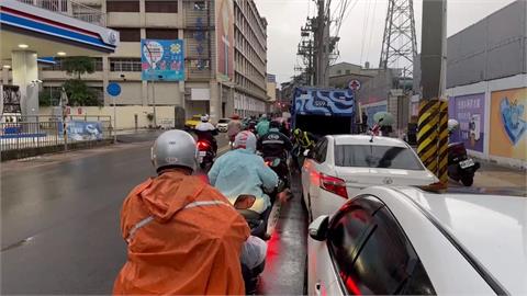電桿叢林！基隆西定國小逾２０根電桿　釀尖峰時間交通壅塞
