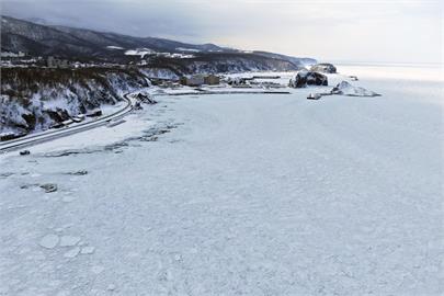 北海島「流冰靠岸」藏危機！　官方：踩上去恐墜海失溫