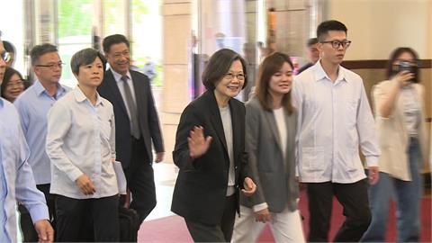 蔡英文校園演講人氣超旺　社群是本人回覆？小英「這樣回」