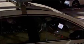 深夜巡邏變「追劇」警車內滑抖音遭拍！　台中警澄清真相、2員警被申誡