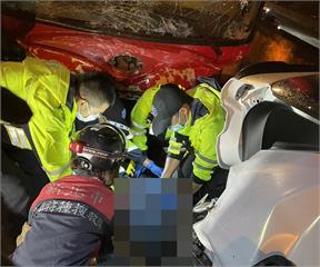 國1五楊高架4車連環撞 女駕駛下車查看遭客運撞死
