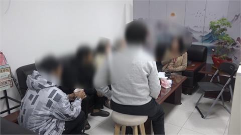 南投某國中校長稱會考「5C」是笨蛋　家長拉布條抗議：言語霸凌