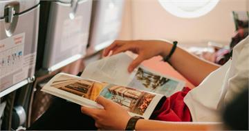 飛機上雜誌別亂翻！前空姐揭黑暗原因　「超噁畫面」曝光