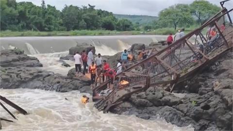 印度熱門觀光景點驚傳橋塌意外　6人身亡、25人被沖走