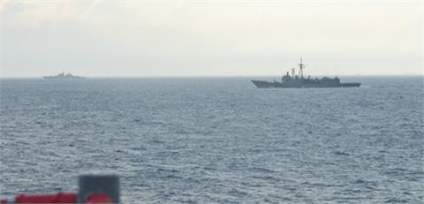 美軍巡洋艦穿越台海意外「與台灣軍艦同框」！超稀有畫面完整曝光