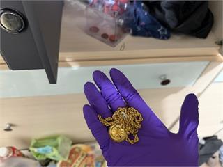 佯裝購買金飾　2男涉搶銀樓金項鍊與吊墜價值約42萬元