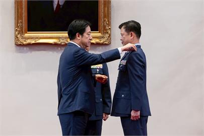 快新聞／賴清德主持將官晉任授階　網友讀唇語發現「超台亮點」