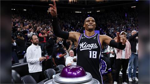 NBA(影)/「威少」重回巔峰狀態? 面對老東家湖人格外猛展現全能身手