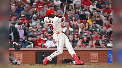 MLB(影)／8場比賽6支全壘打太嚇人！紅雀23歲小將沃克躍升大聯盟全壘打王