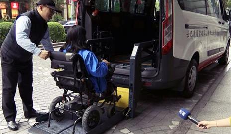 快新聞／購復康巴士、載運輪椅車輛免徵貨物稅延5年　賴總統今正式公布