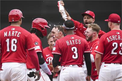 MLB(影)／釀酒人吞下8月第1敗終止14連勝！紅人海斯再見安打拒絕連三天被逆轉