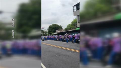 街頭演唱會？「紫衣信眾」遶境　「跳舞接神明」奇特儀式引議論