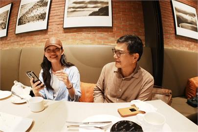 快新聞／罵到黨員女兒！黃國昌嗆記者「白X問題」　吳益政驕傲女兒表現傑出成熟