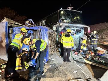網紅「肥大叔」員旅遊覽車遭逆向撞擊　釀1命危7輕傷