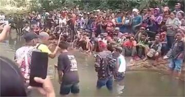 下水12分鐘都沒浮起！2農民靠傳統儀式解決土地糾紛　雙雙慘死