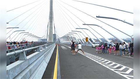 扯！淡江大橋步行體驗竟出現「中國廣播」　網轟：自己錄很難？