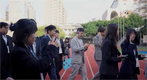 中網友揶揄馬龍參訪中山女高「像進盤絲洞」　中山女高家長會抗議