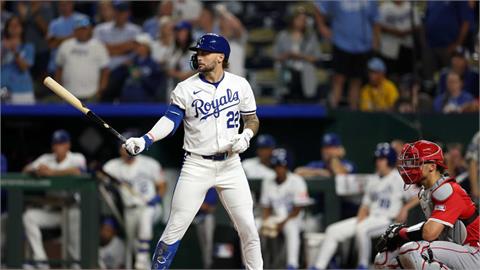 MLB(影)／皇家22歲大物捕手人沒到球場？居然因「睡過頭」換老將培瑞茲蹲捕