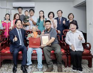 全台5749名百歲人瑞創新高!   光送重陽金鎖片就花7699萬