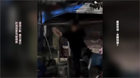 惡劣！黑衣男疑酒醉　對街友「做這些」引眾怒