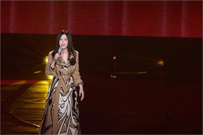 江蕙復出演唱會第4場「自爆身體現況」！後台狂嗑「2美食」苦笑：把節食收回
